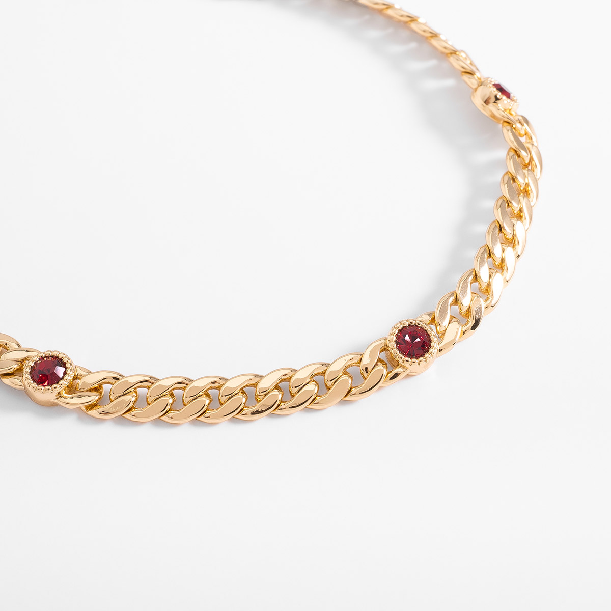 Pulsera en baño de oro con eslabones y piedras rojas largo 20 cm