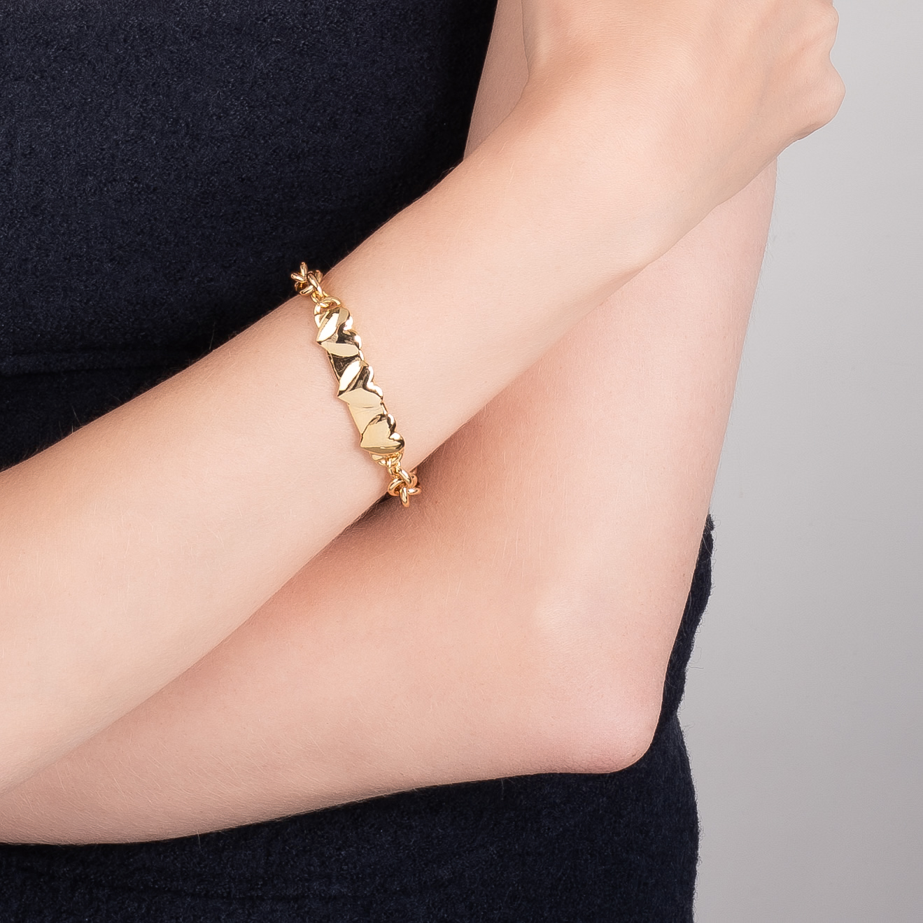 Pulsera en baño de oro con eslabones circulares grabados