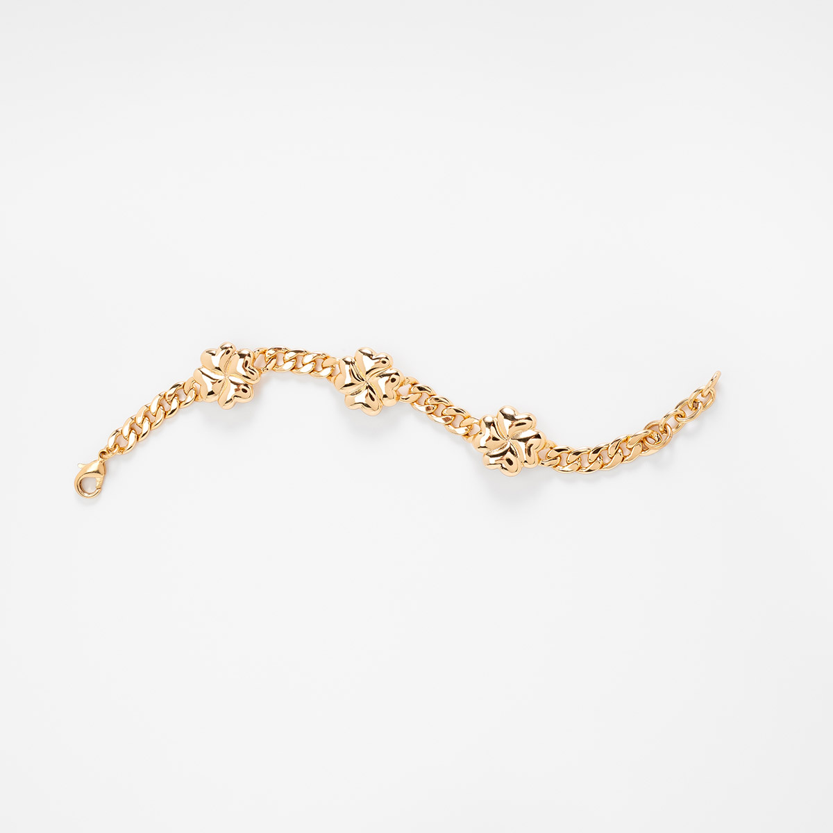 Pulsera en baño de oro con dijes de trébol cadena gruesa