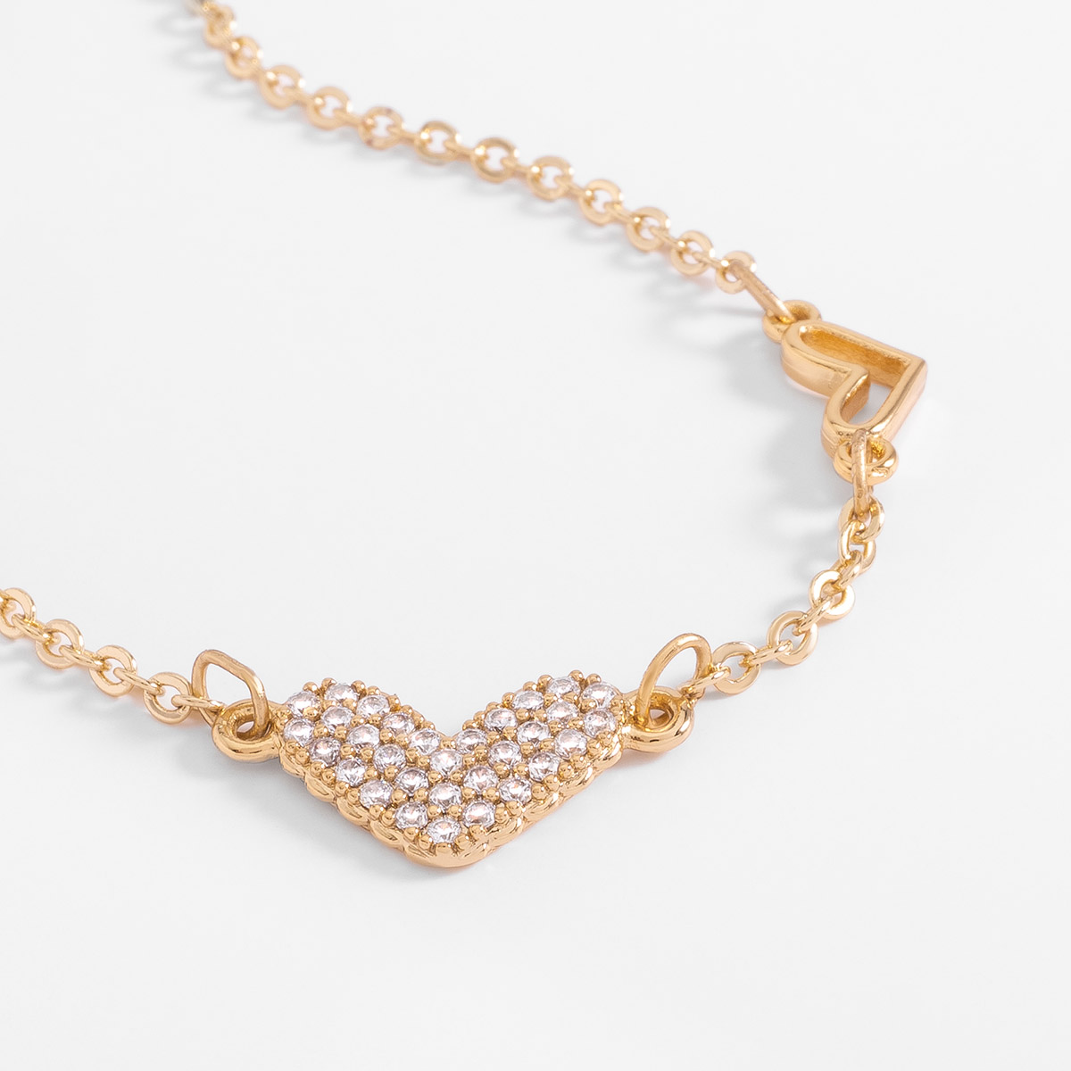 Pulsera en baño de oro con dijes de corazón y toque brillante 18 cm + 2 cm