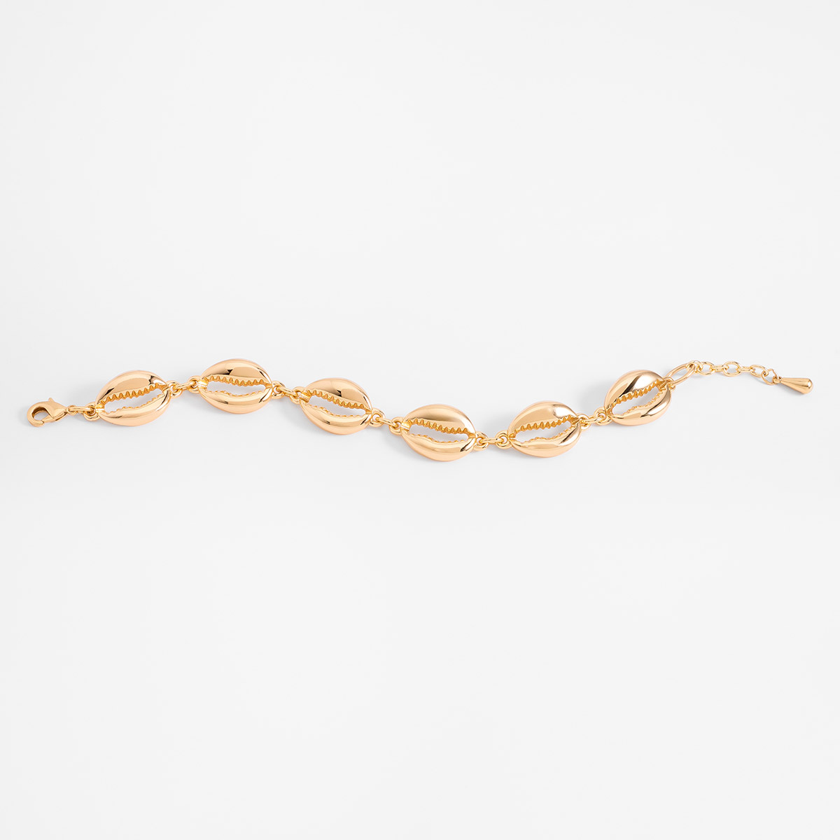 Pulsera en baño de oro con eslabones de concha moderna