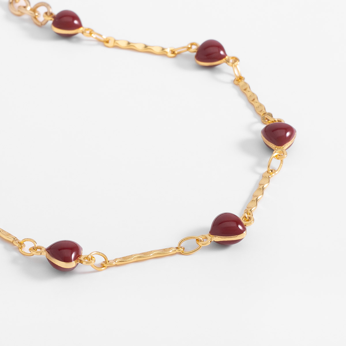 Pulsera en baño de oro con corazones esmaltados rojos