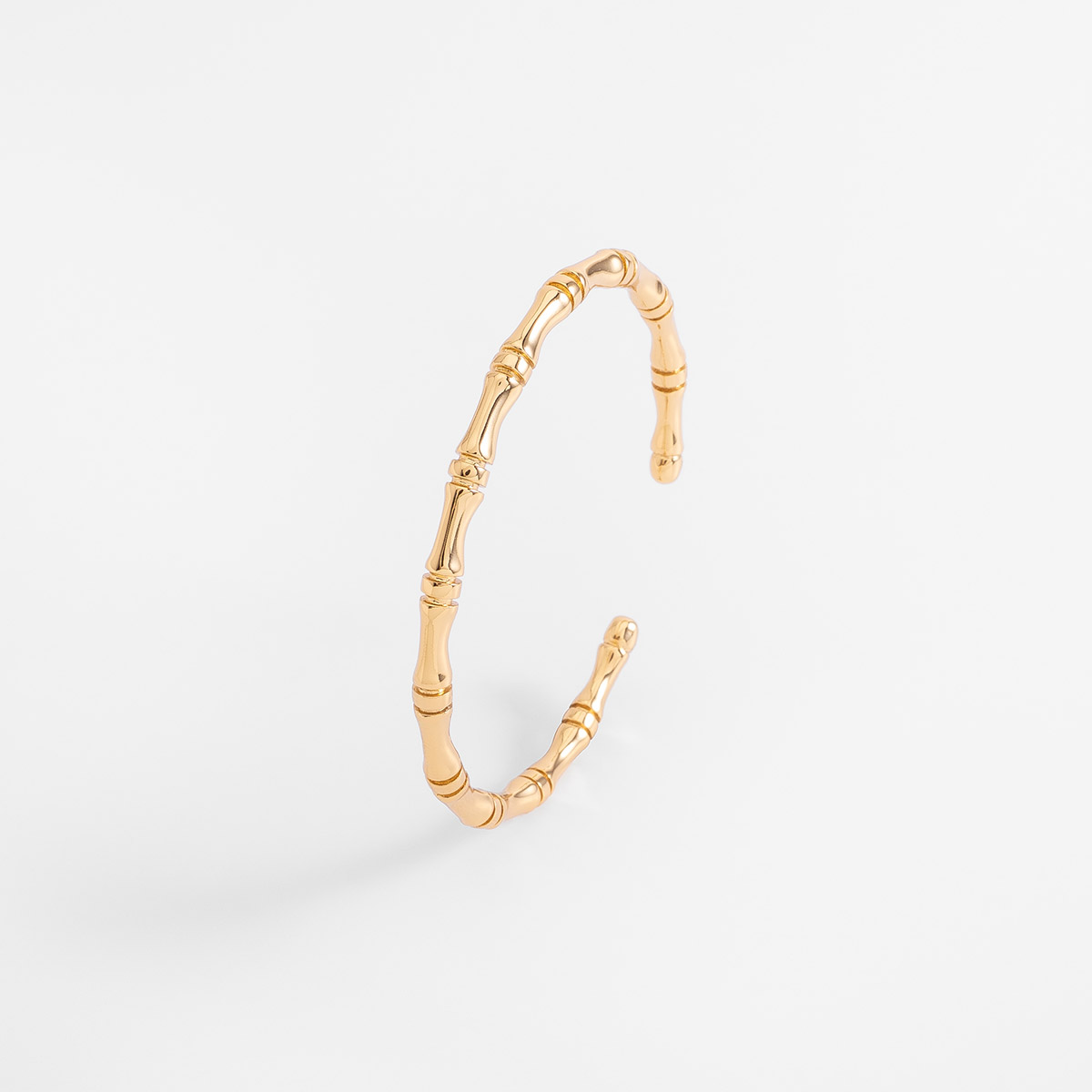 Pulsera rigida en baño de oro diseño bambú texturizado