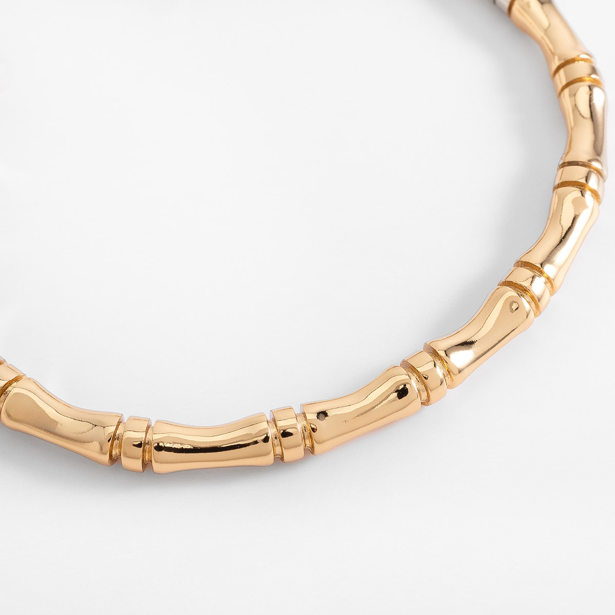Pulsera rigida en baño de oro diseño bambú texturizado