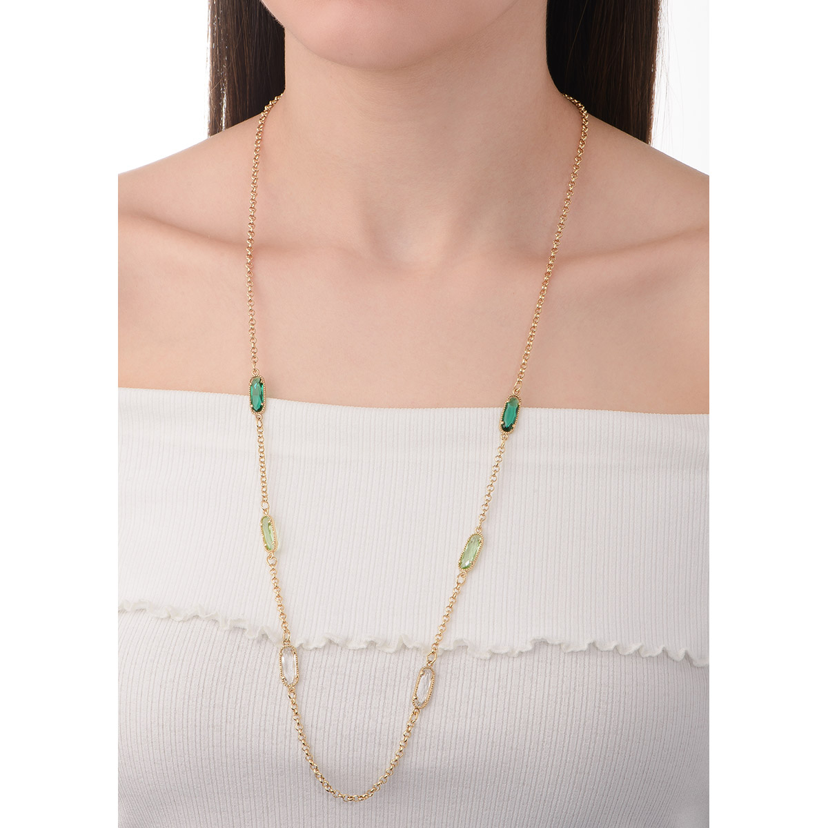 Collar de 80 cm + 10 cm ext, en baño de oro, con piedras en tono esmeralda, verde claro y cristal.