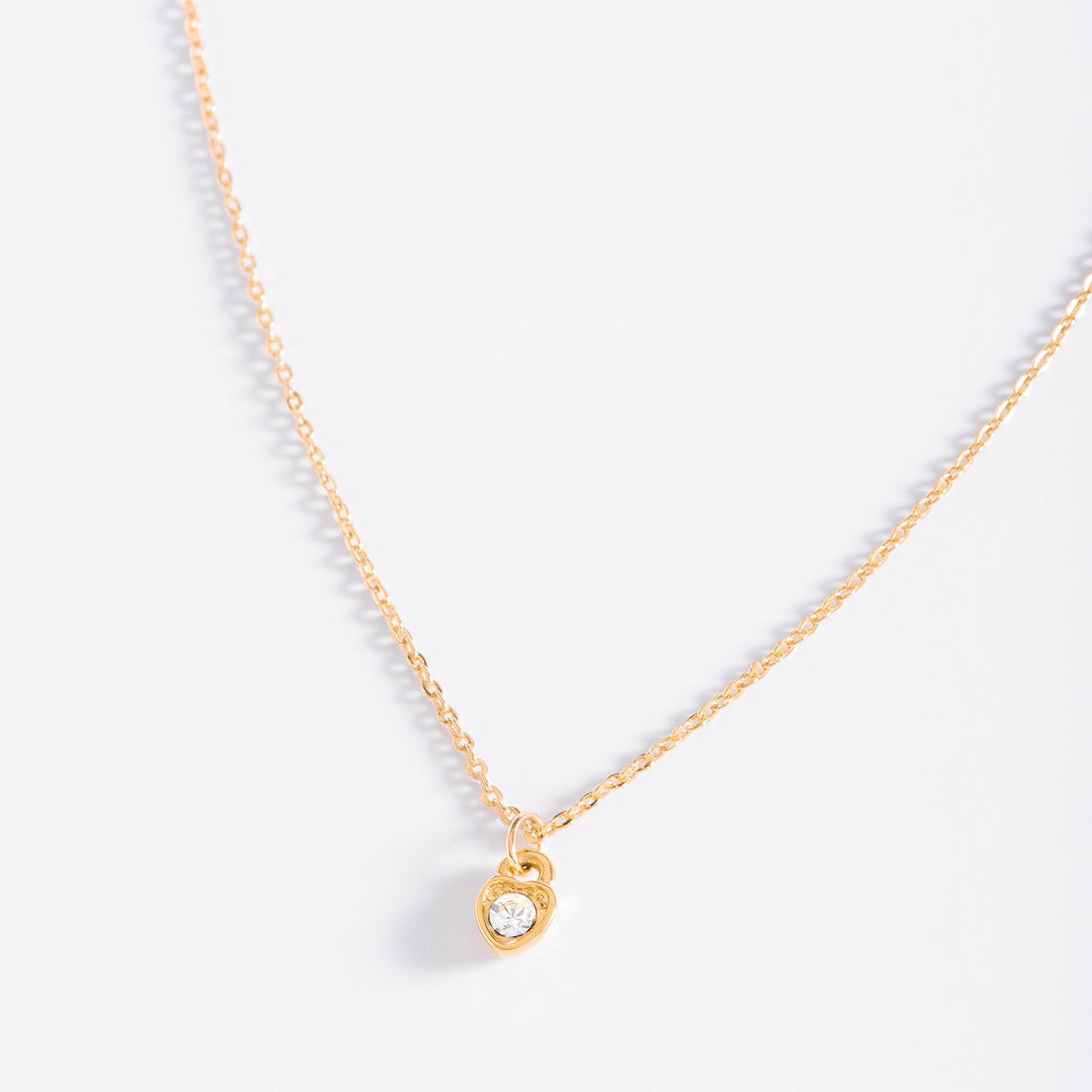 Collar con dije en baño de oro con piedra cristal