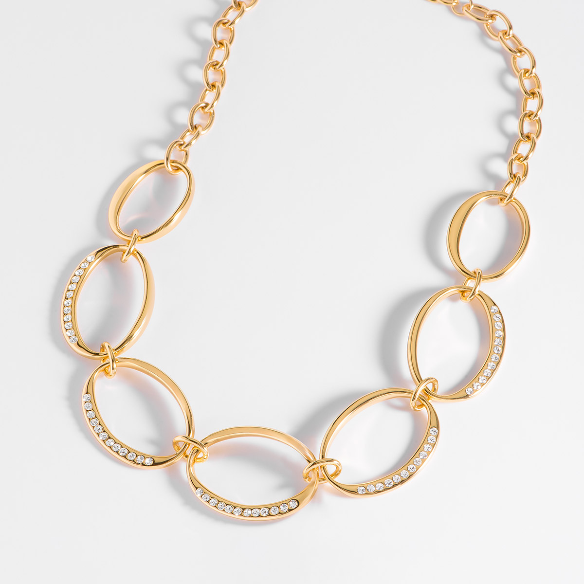 Collar de eslabones en oro 18k con piedras cristalinas Collar de eslabones en oro 18k con piedras cristalinas