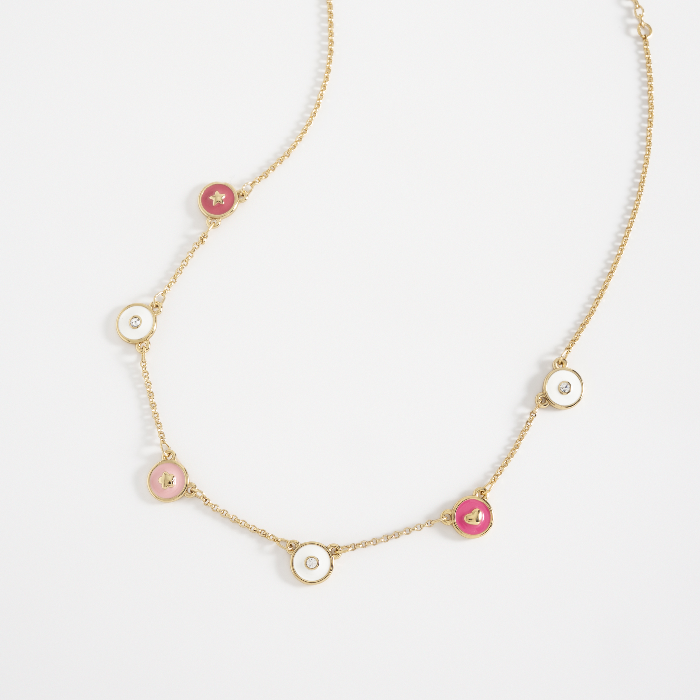Collar en baño de oro con dijes multicolores elegantes