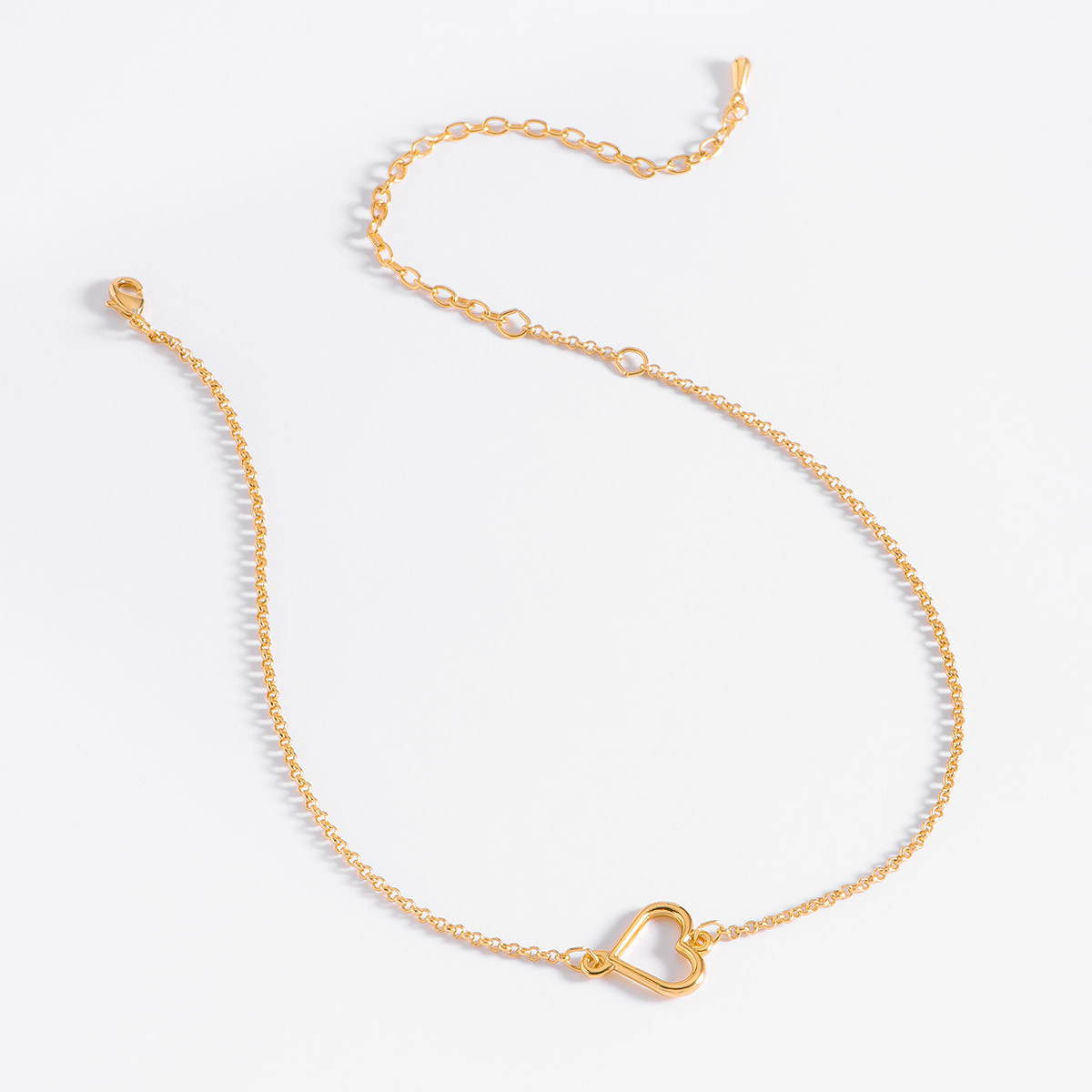 Collar con corazón en oro 18k elegancia única