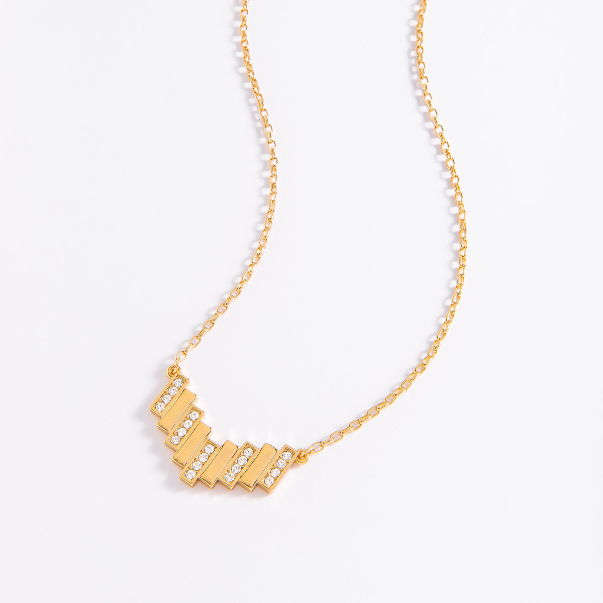 Collar geométrico con baño de oro y piedras cristal Collar geométrico con baño de oro y piedras cristal