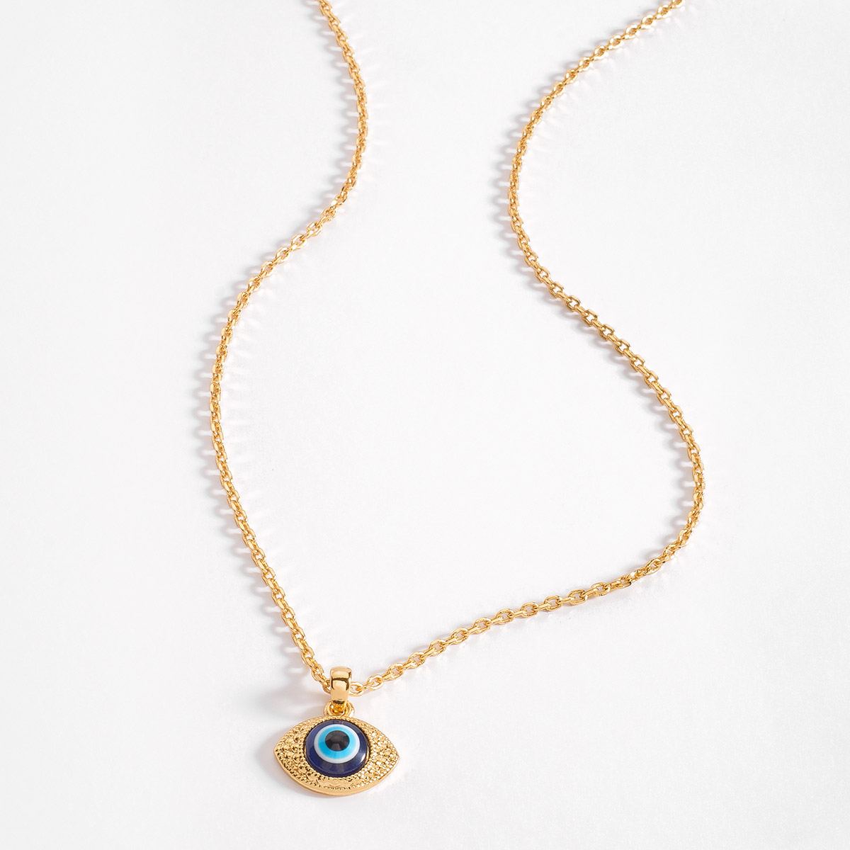 Collar con colgante de ojo turco en baño de oro