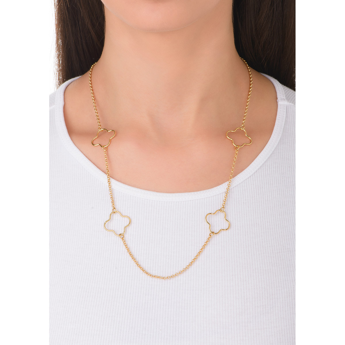 Figuras con motivos florales acompañan este collar largo en baño de oro. Ideal para combinar con otros collares y darle un toque moderno a tu look.
-        Collar
-        52 cm + 5 cm ext.
-        Baño de Oro 18k
