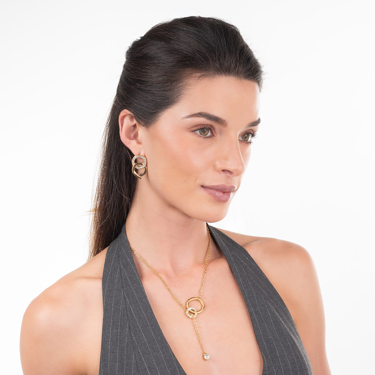 Collar en baño de oro con círculos y piedra en tono cristal