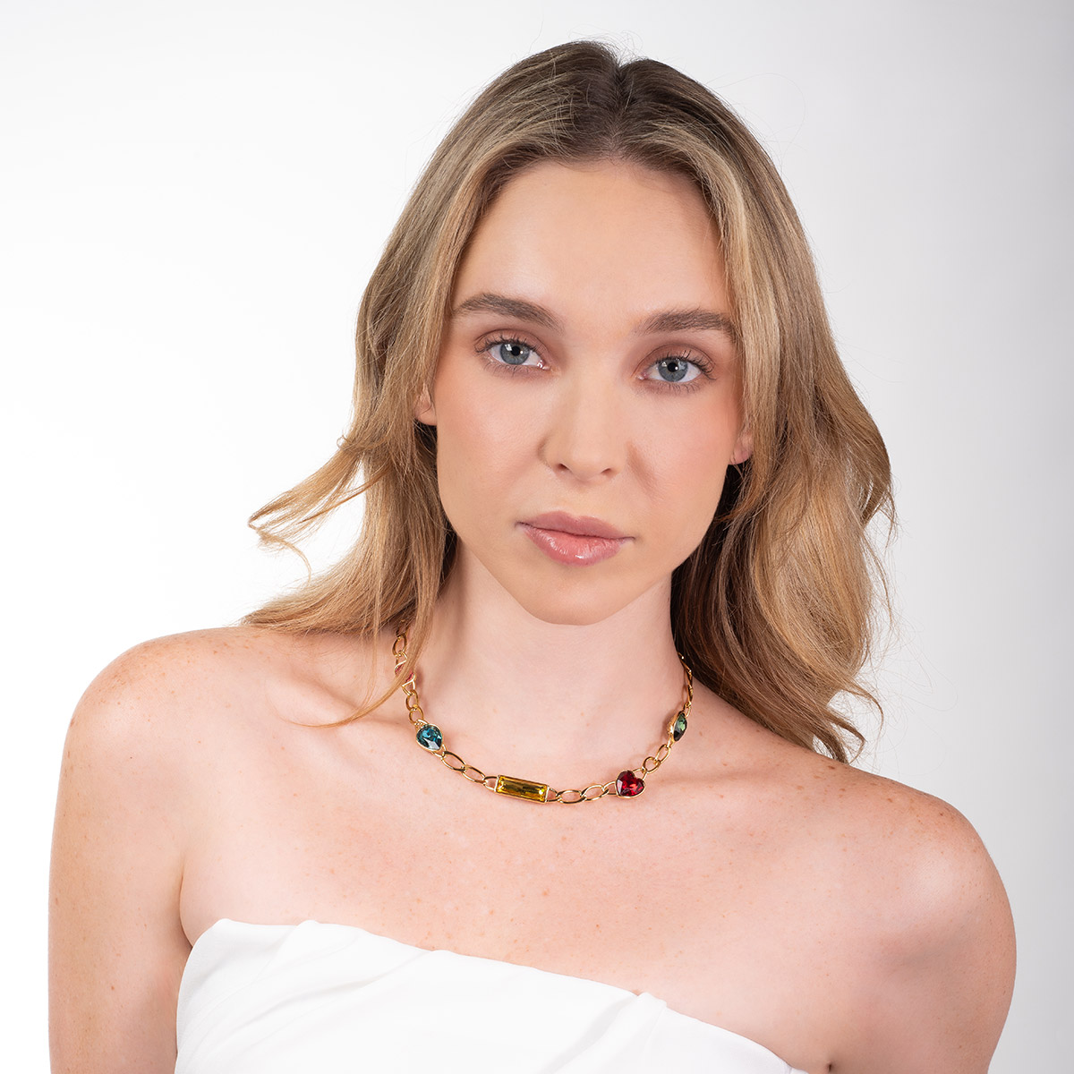 Collar gargantilla con baño de oro y gemas multicolor