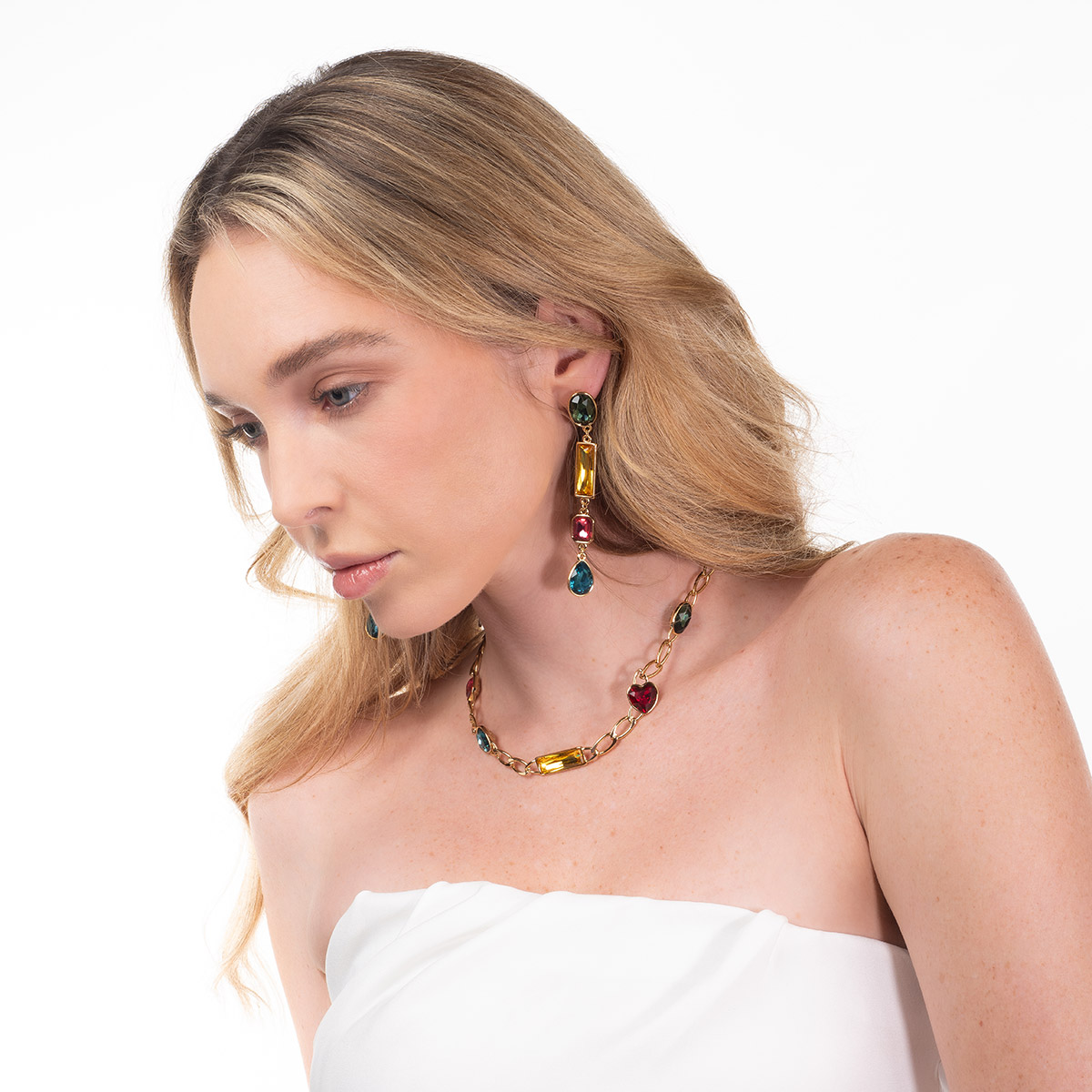 Collar gargantilla con baño de oro y gemas multicolor