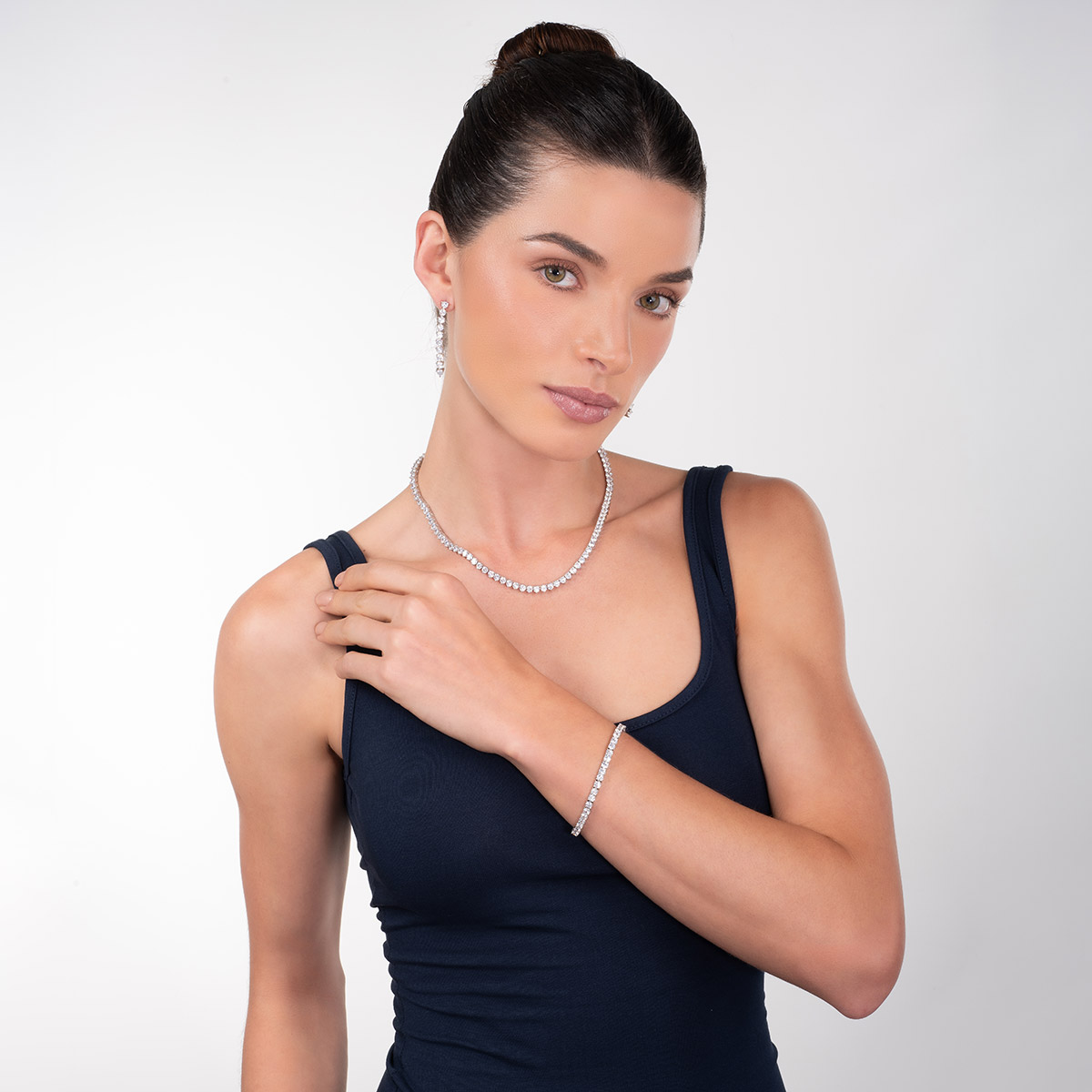 Collar en baño de rodio piedras diamonice diseño brillante