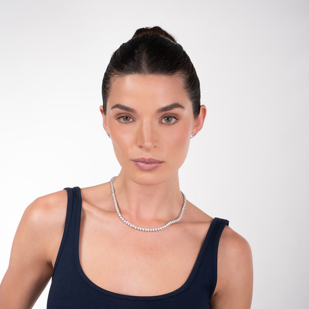 Collar en baño de rodio piedras diamonice diseño brillante