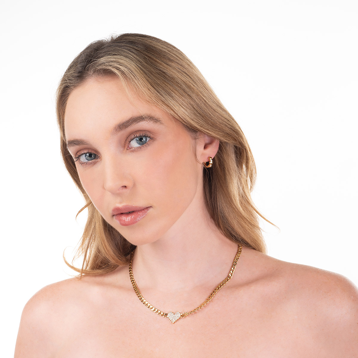 Collar en baño de oro cadena corazón piedras toque brillante