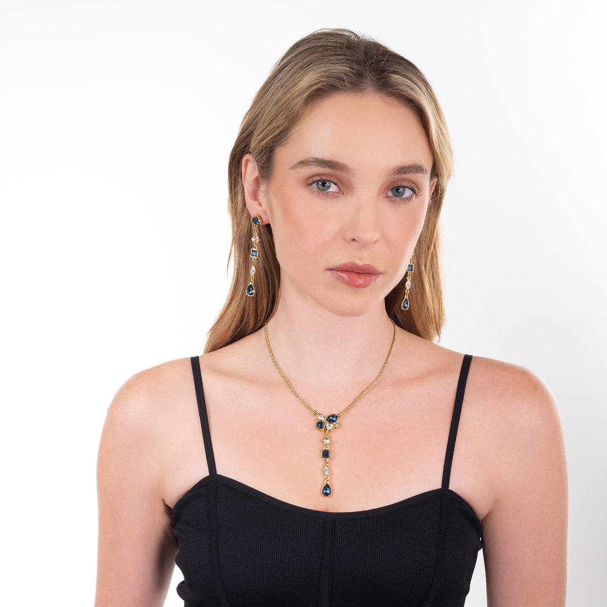 Collar en baño de oro colgante azul oscuro y toque brillante