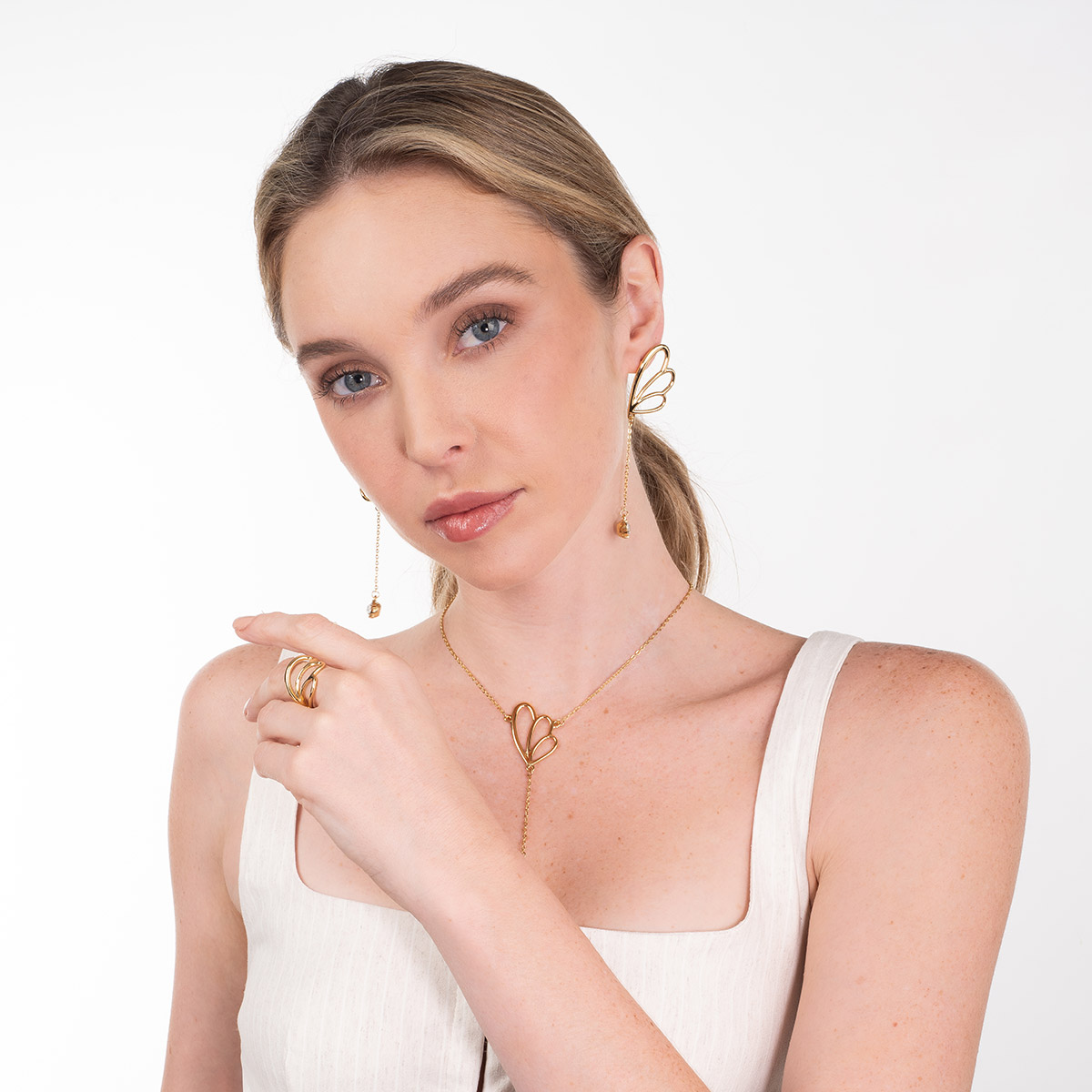 Collar en baño de oro diseño pétalos y piedra toque brillante