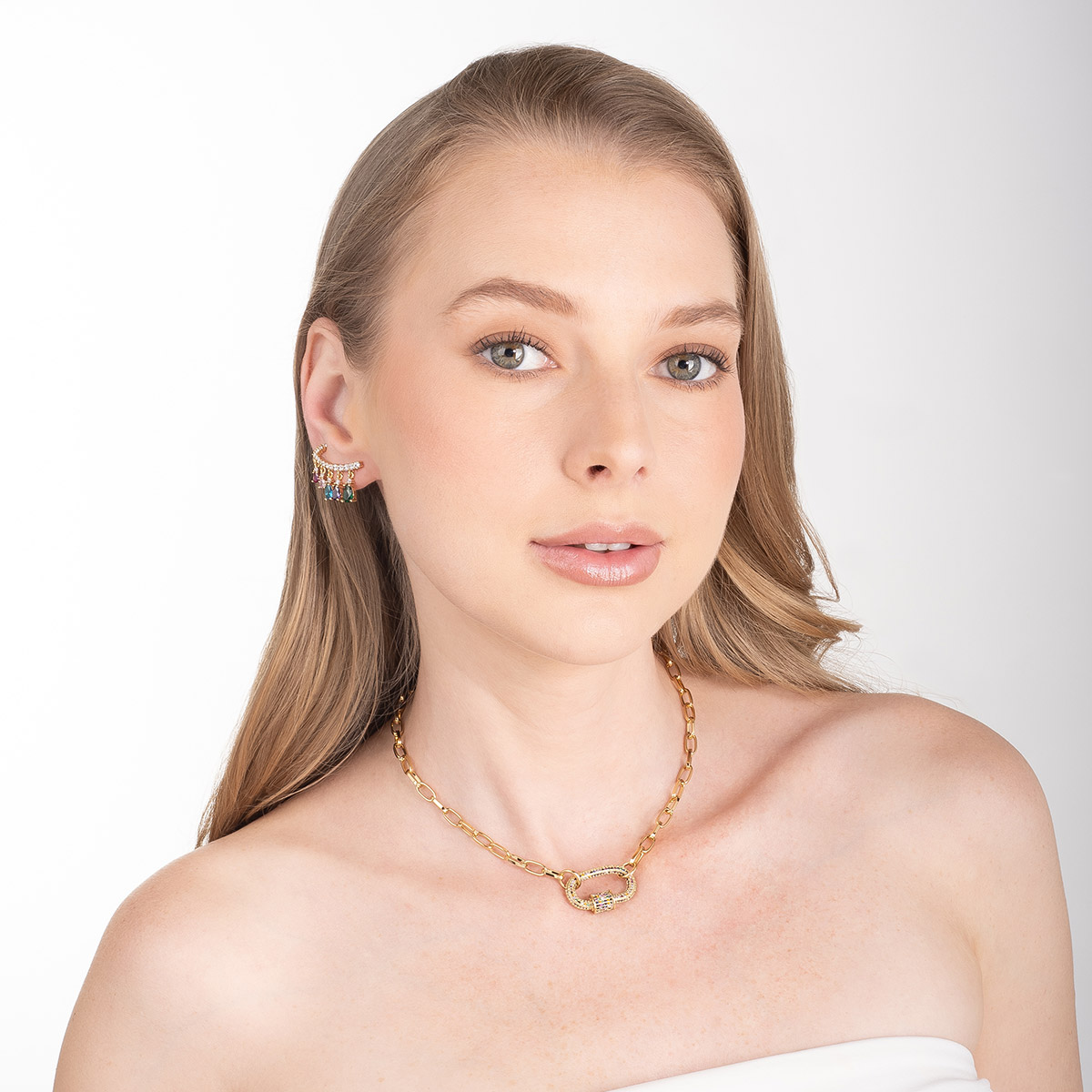 Collar en baño de oro eslabones y broche piedras brillante