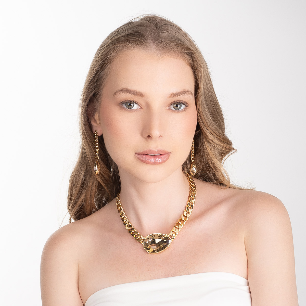 Collar en baño de oro eslabones y piedra tono ahumado