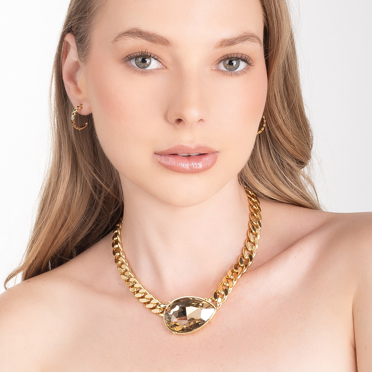 Collar en baño de oro eslabones y piedra tono ahumado