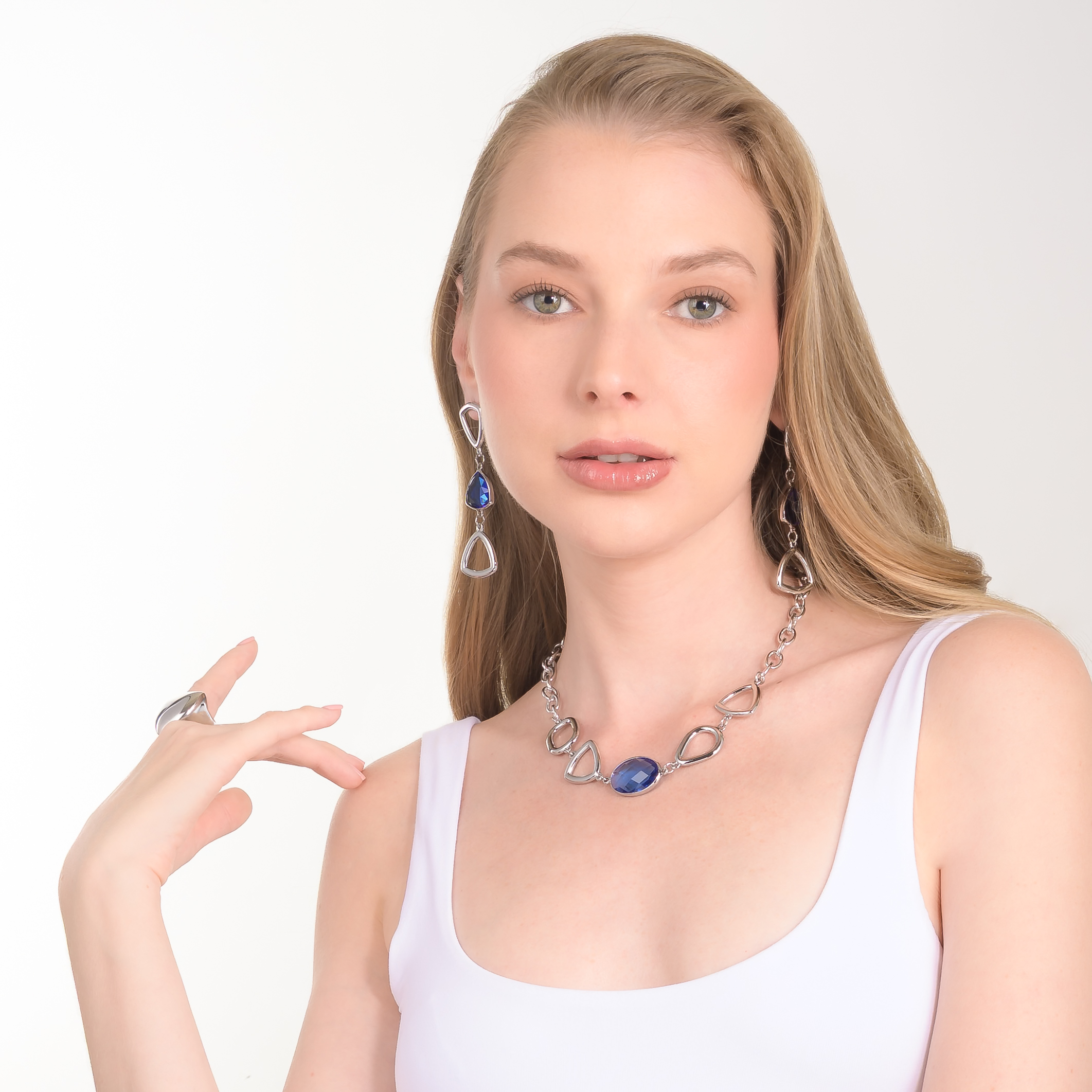 Collar en baño de rodio con eslabones geométricos