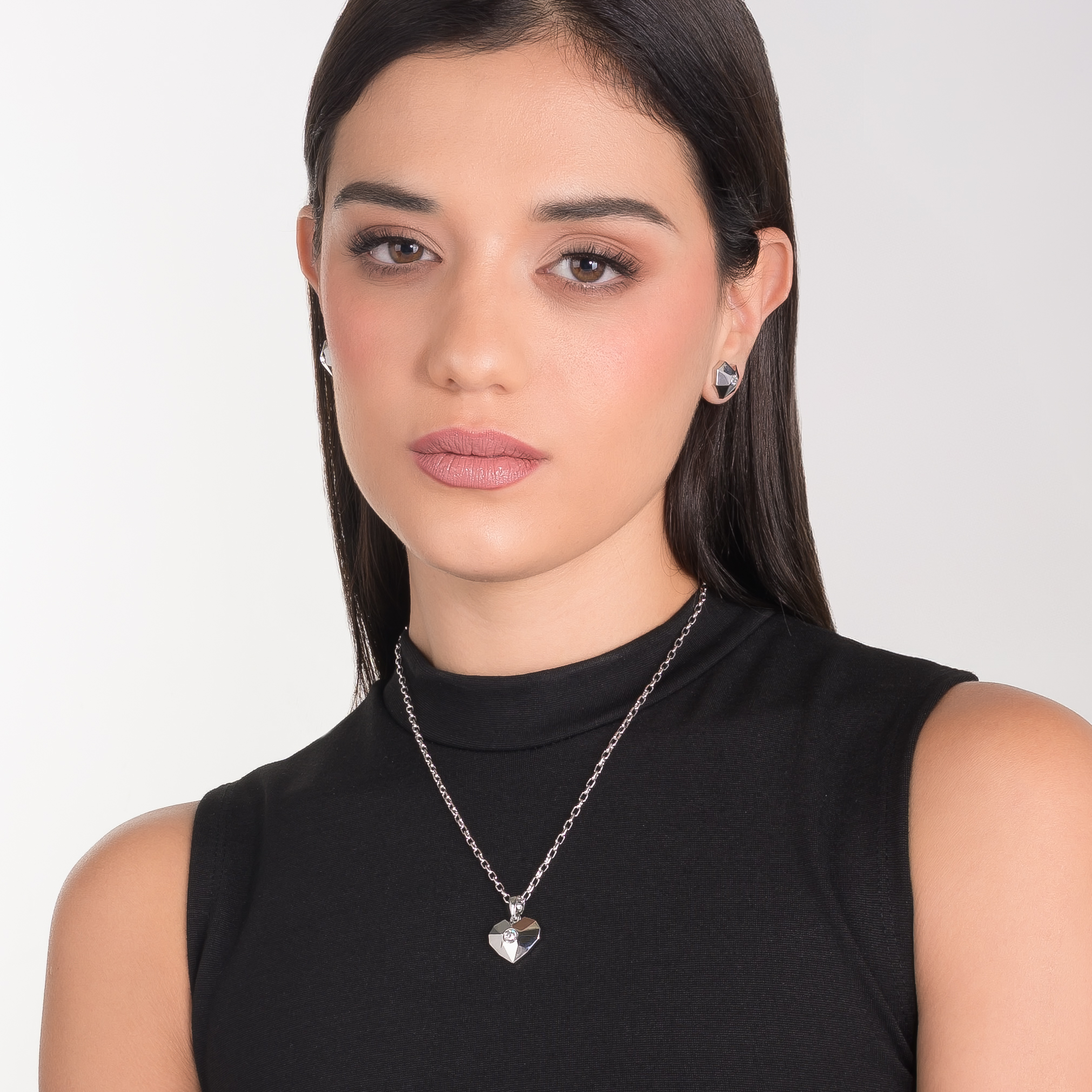 Collar en baño de platino corazón geométrico brillante