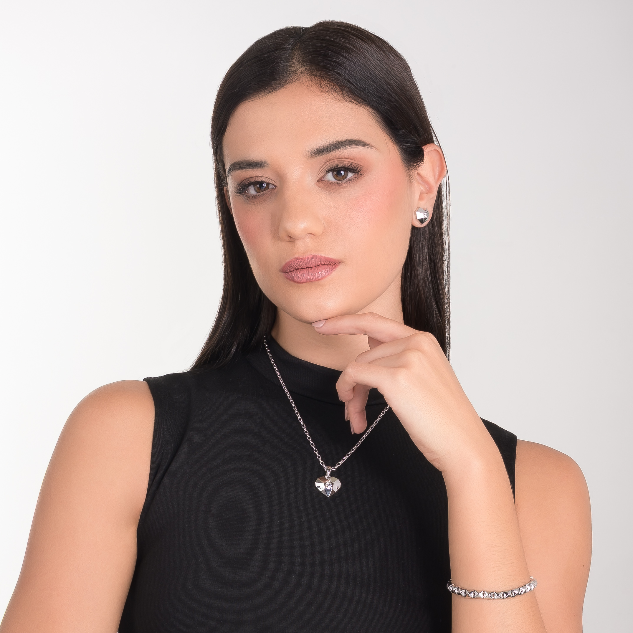 Collar en baño de platino corazón geométrico brillante