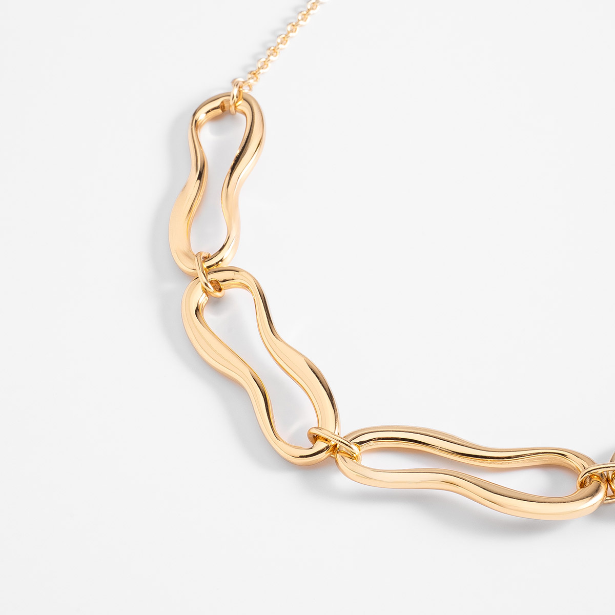 Collar en baño de oro eslabones ondulados diseño moderno