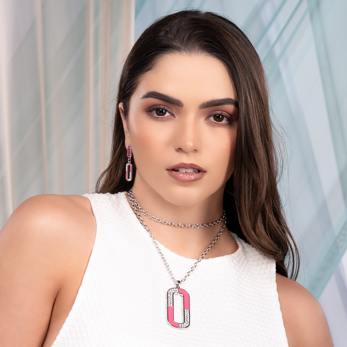 Collar en baño de rodio dije ovalado esmalte rosa 80 cm