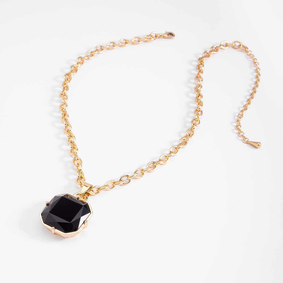 Collar en baño de oro con colgante geométrico negro largo 42 cm + 10 cm ext