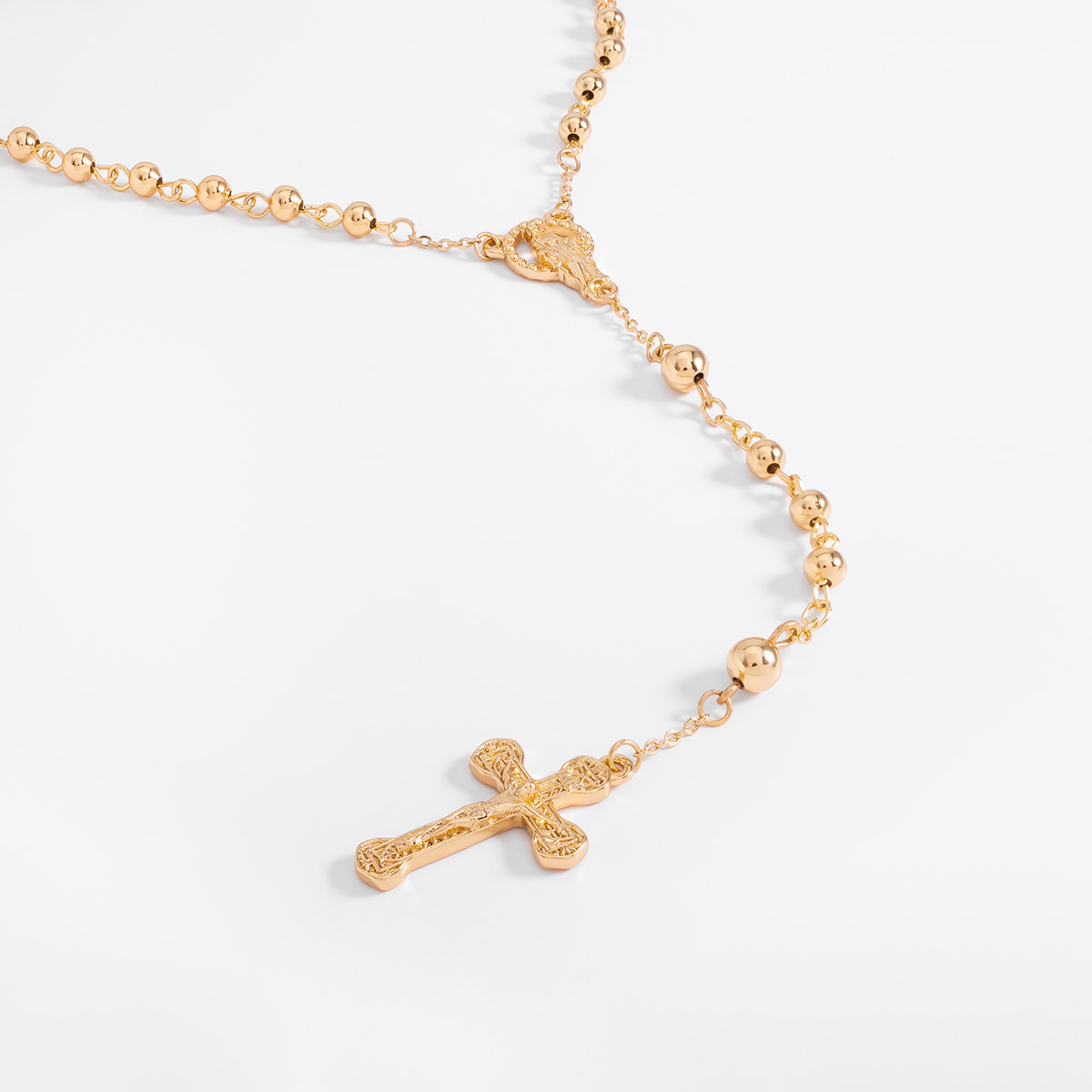 Collar rosario largo en baño de oro con cuentas y cruz 47 cm