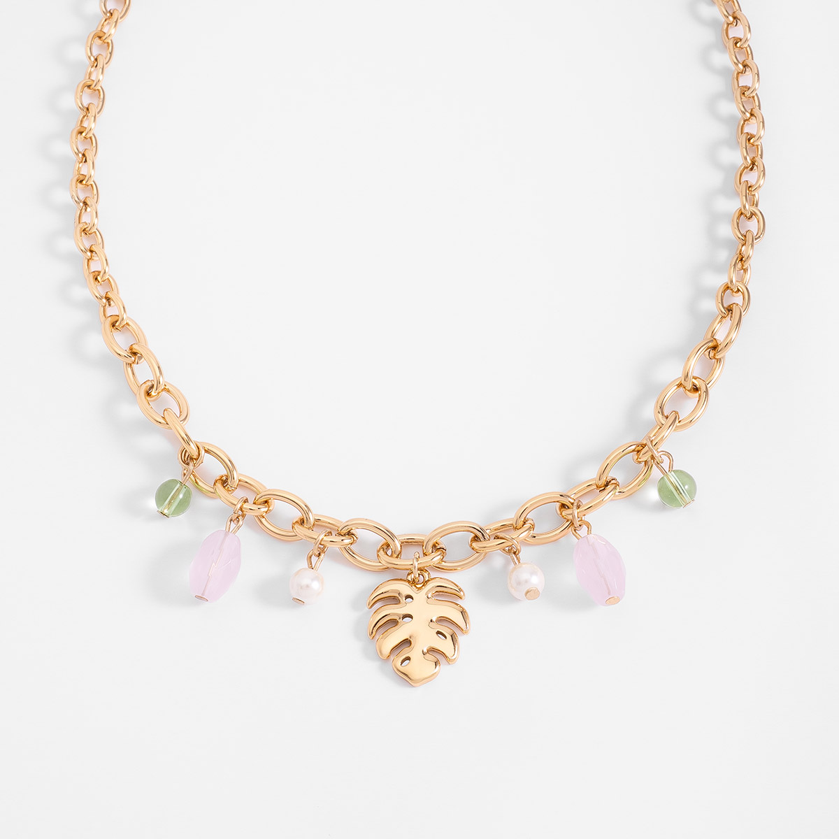 Collar en baño de oro con dije hoja y charms de color