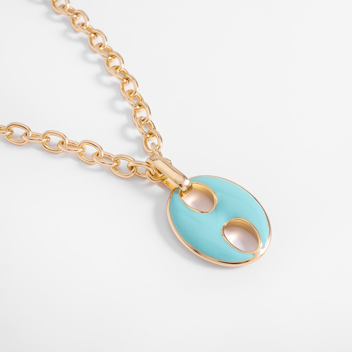 Collar en baño de oro medalla ovalada esmaltada azul largo 42 cm