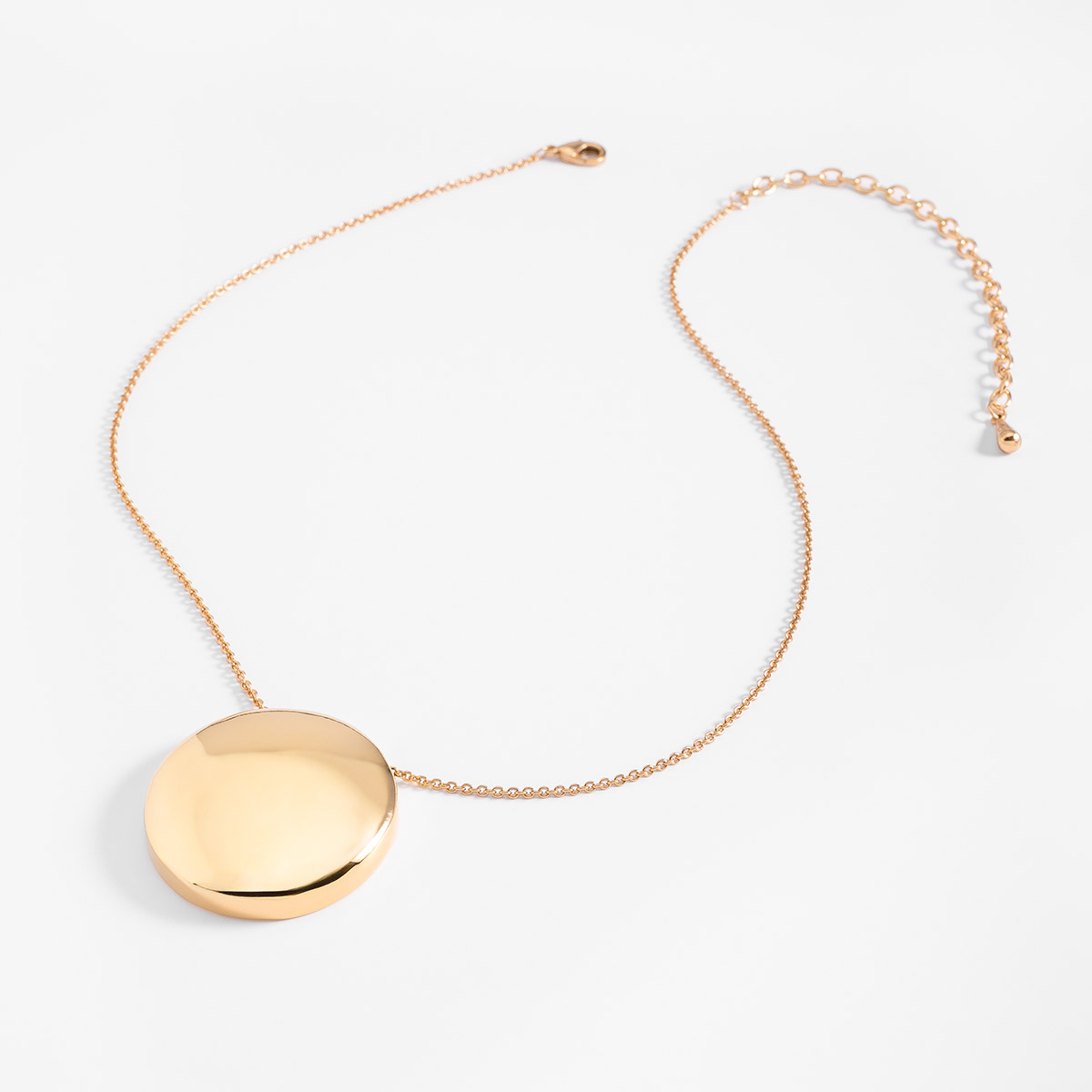 Collar en baño de oro medalla lisa diseño circular largo 42 cm