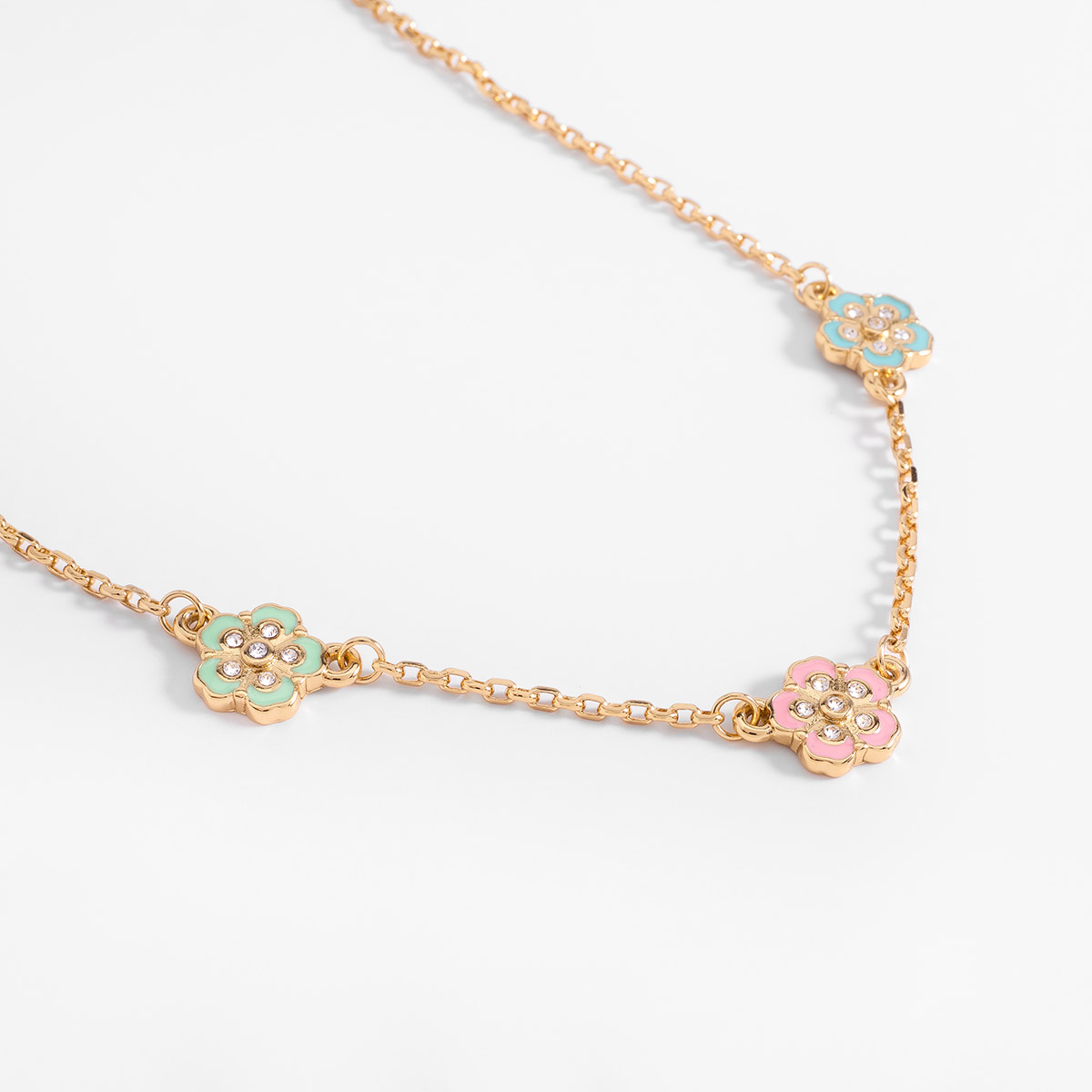 Collar en baño de oro con flores y esmalte en tonos pastel