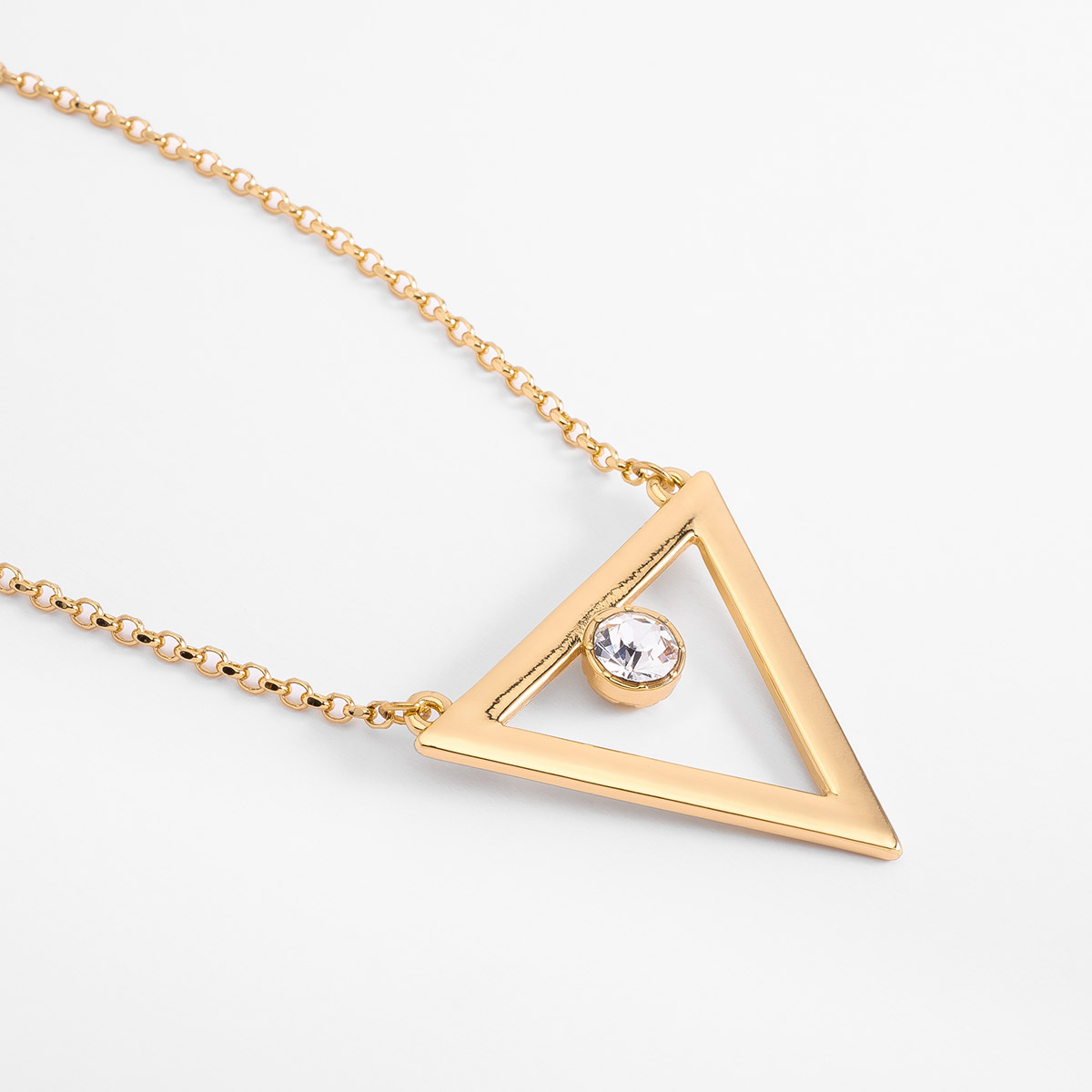 Collar en baño de oro dije triángulo y piedra brillante