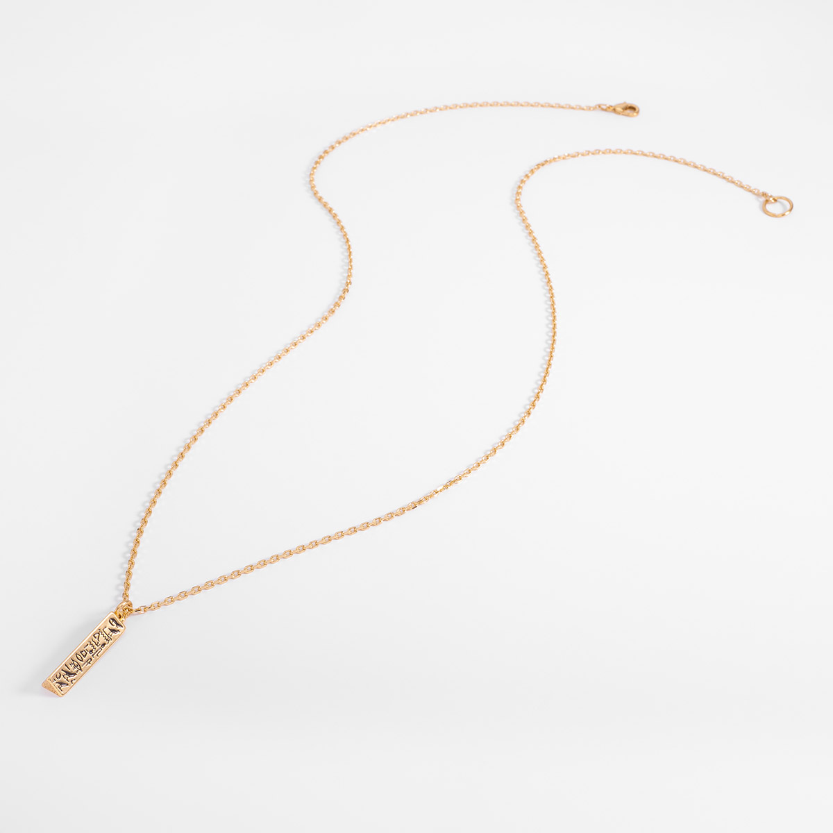 Collar en baño de oro dije rectangular con grabado cadena 70 cm