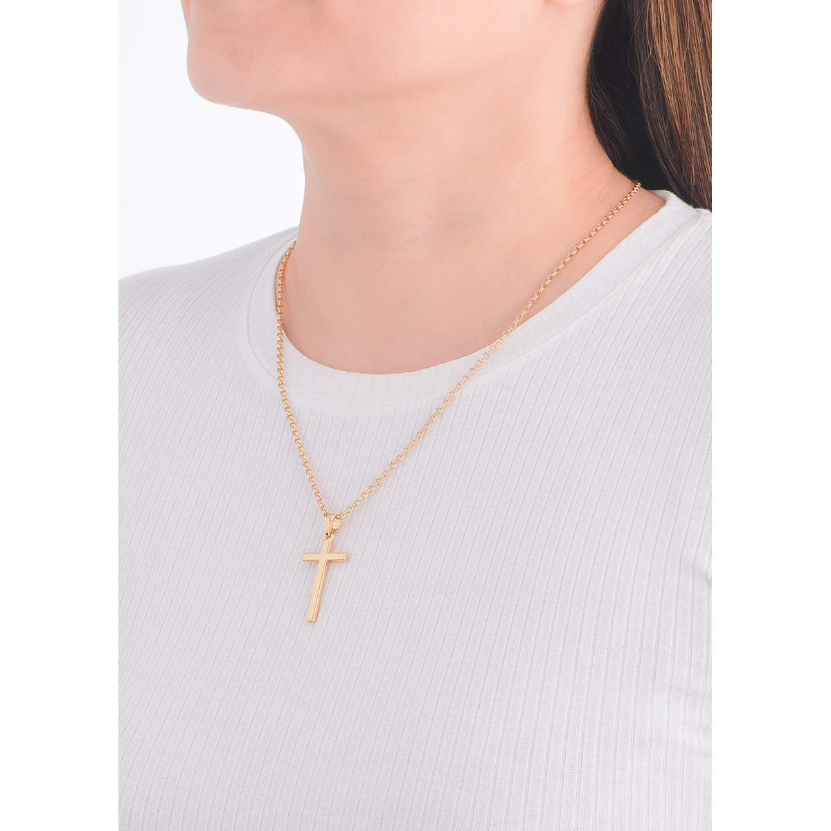 Collar en baño de oro con dije de cruz de diseño minimalista,  una pieza atemporal que combina simplicidad y devoción, perfecta para cualquier ocasión.
-        Collar
-        50 cm 
-        Baño de oro