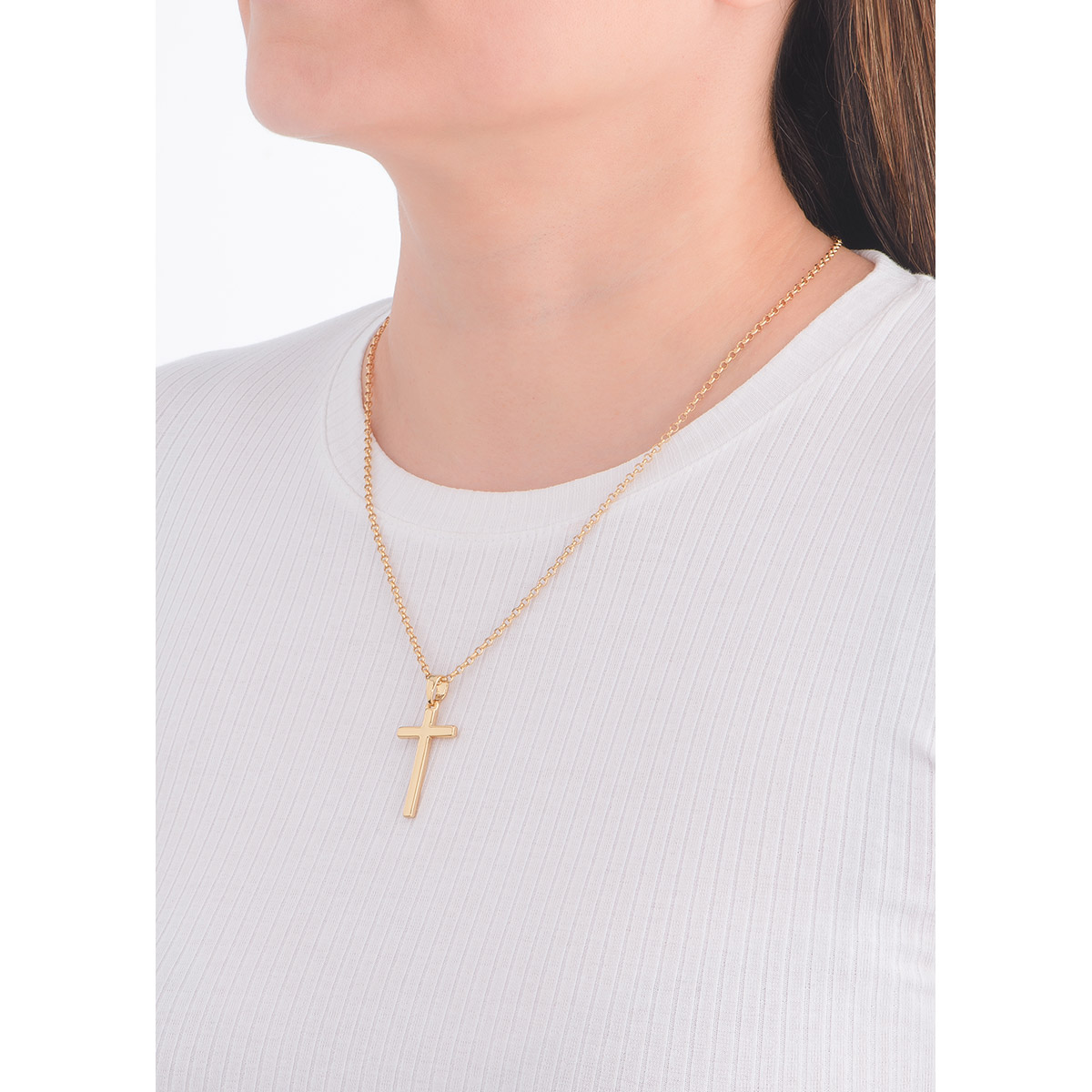 Collar en baño de oro con dije de cruz de diseño minimalista,  una pieza atemporal que combina simplicidad y devoción, perfecta para cualquier ocasión.
-        Collar
-        50 cm 
-        Baño de oro