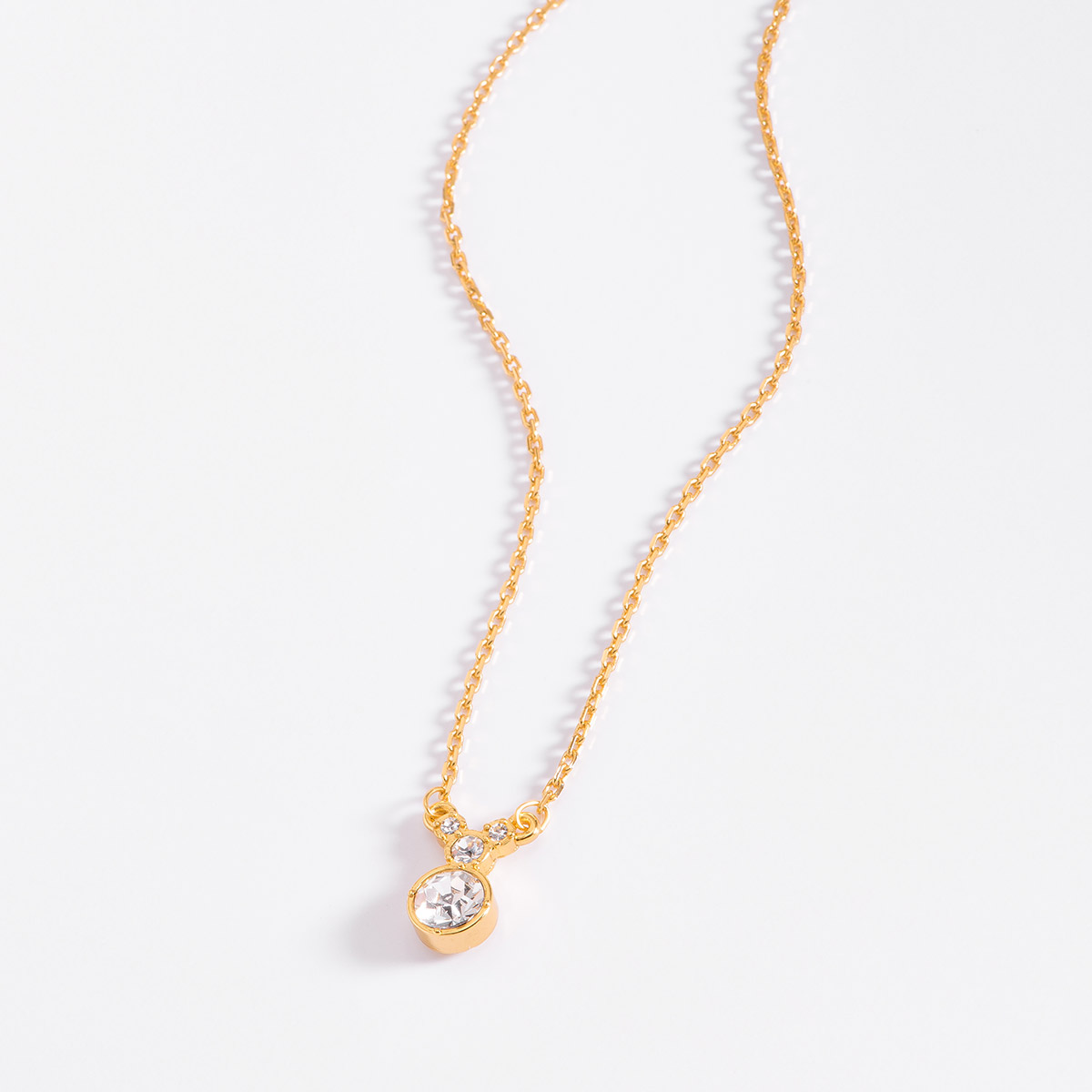 Collar en baño de oro con piedras cristal incrustadas