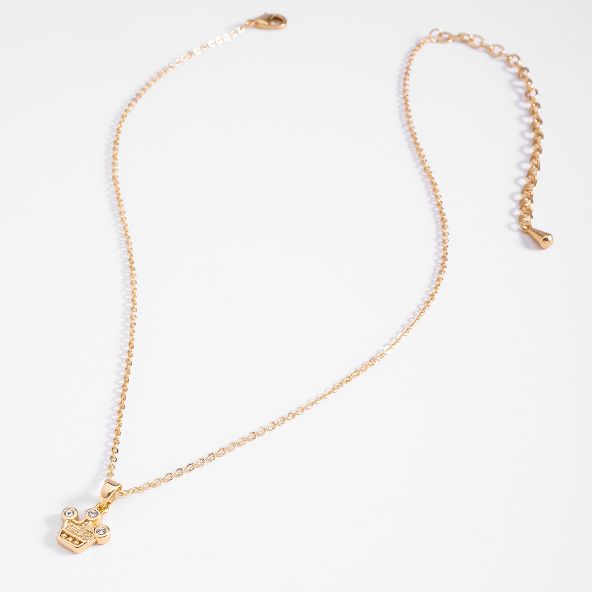 Collar en baño de oro dije corona con toque brillante