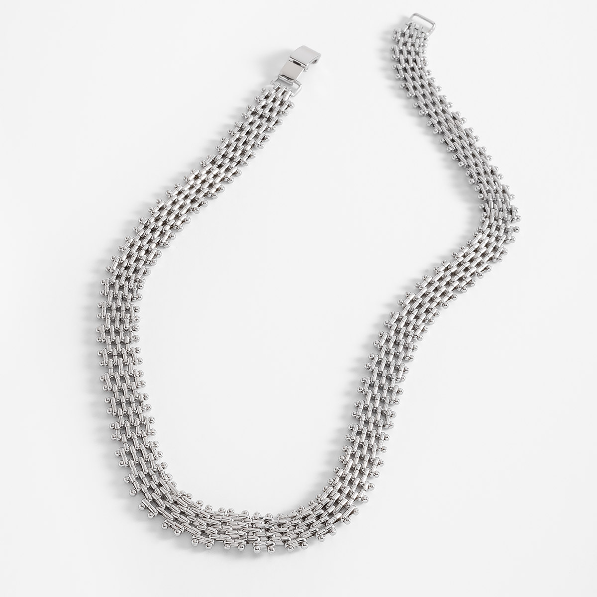 Collar de eslabones tejidos en platino de 42 cm
