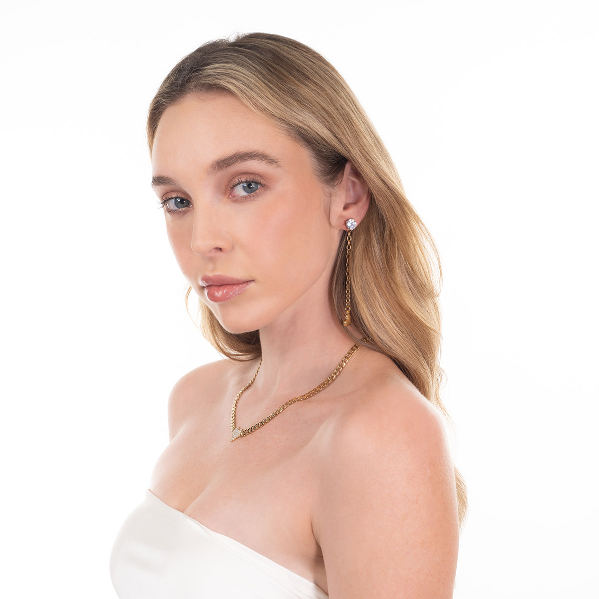 Ear cuff en baño de oro cadena y dije corazón pulido