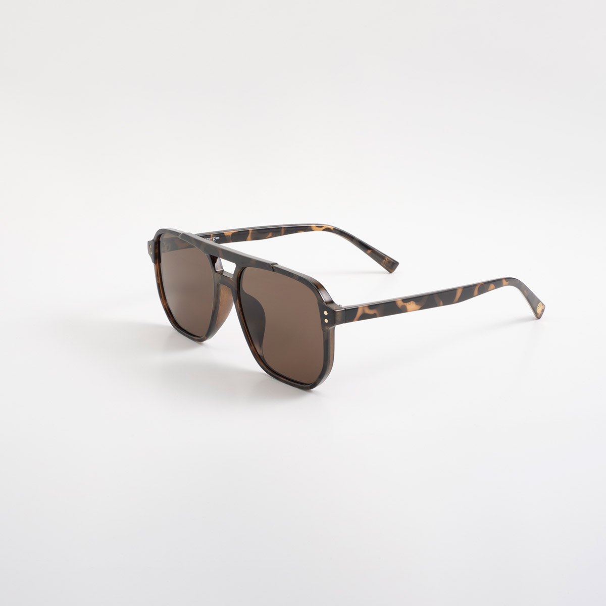 Lentes de sol carey con silueta cuadrada oversized y diseño contemporáneo