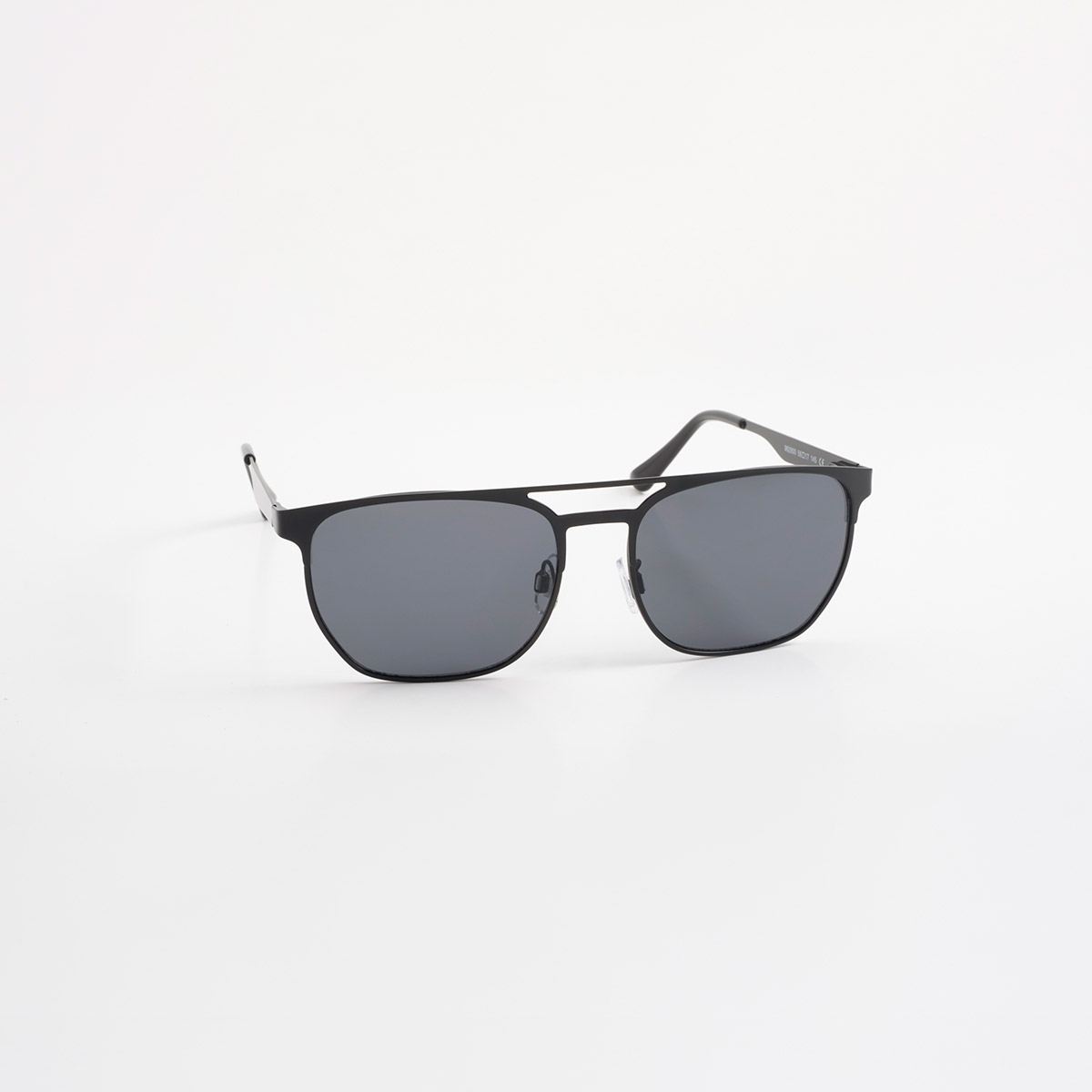 Lentes de sol metálicos negros con silueta cuadrada y acabado minimalista